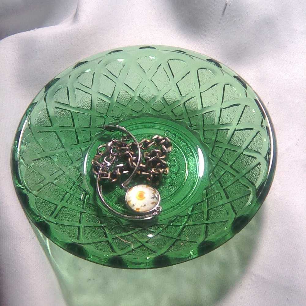 Vtg astrology themed ~Cancer~ Green Glass Bowl With Crab & Dates Zodiac Dish - Picture 6 of 13